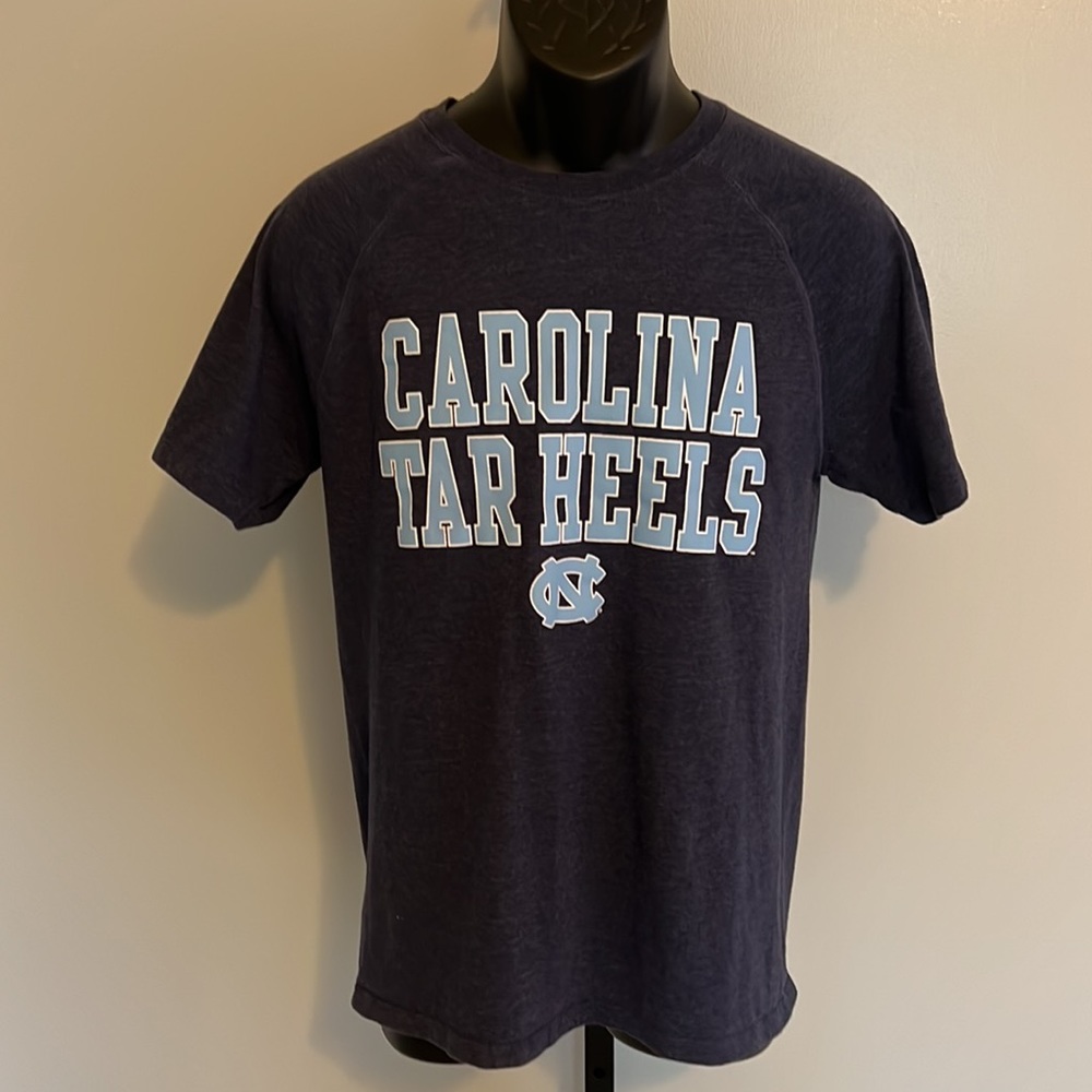 Men’s Champion UNC tee Size M